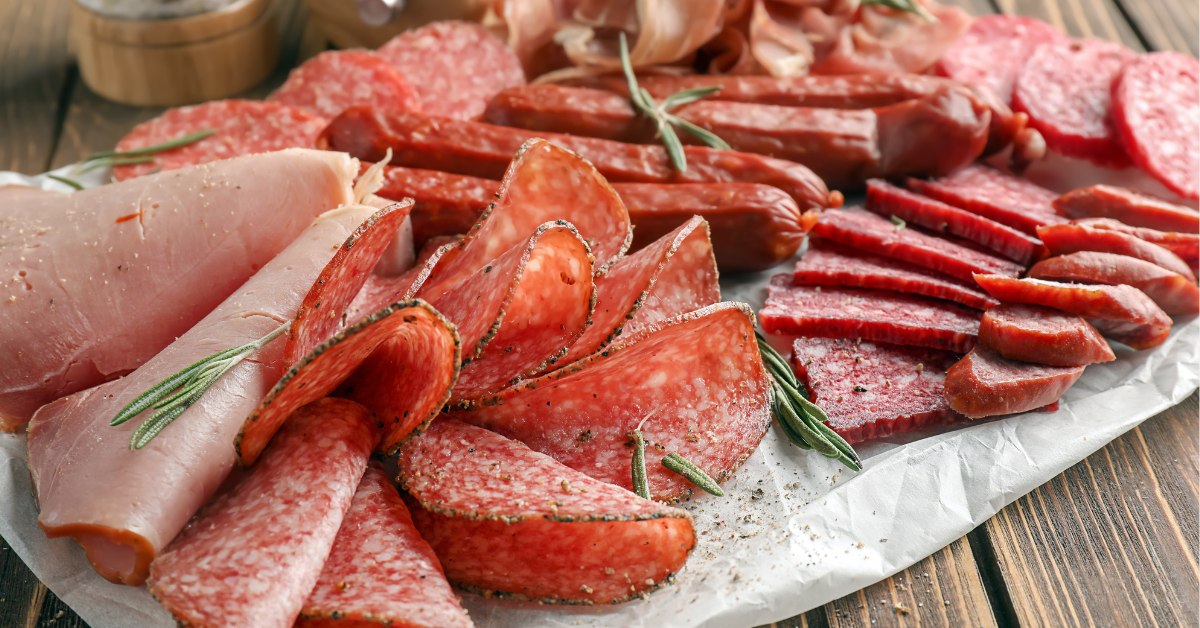 切片的香腸、火腿與薩拉米等加工肉品